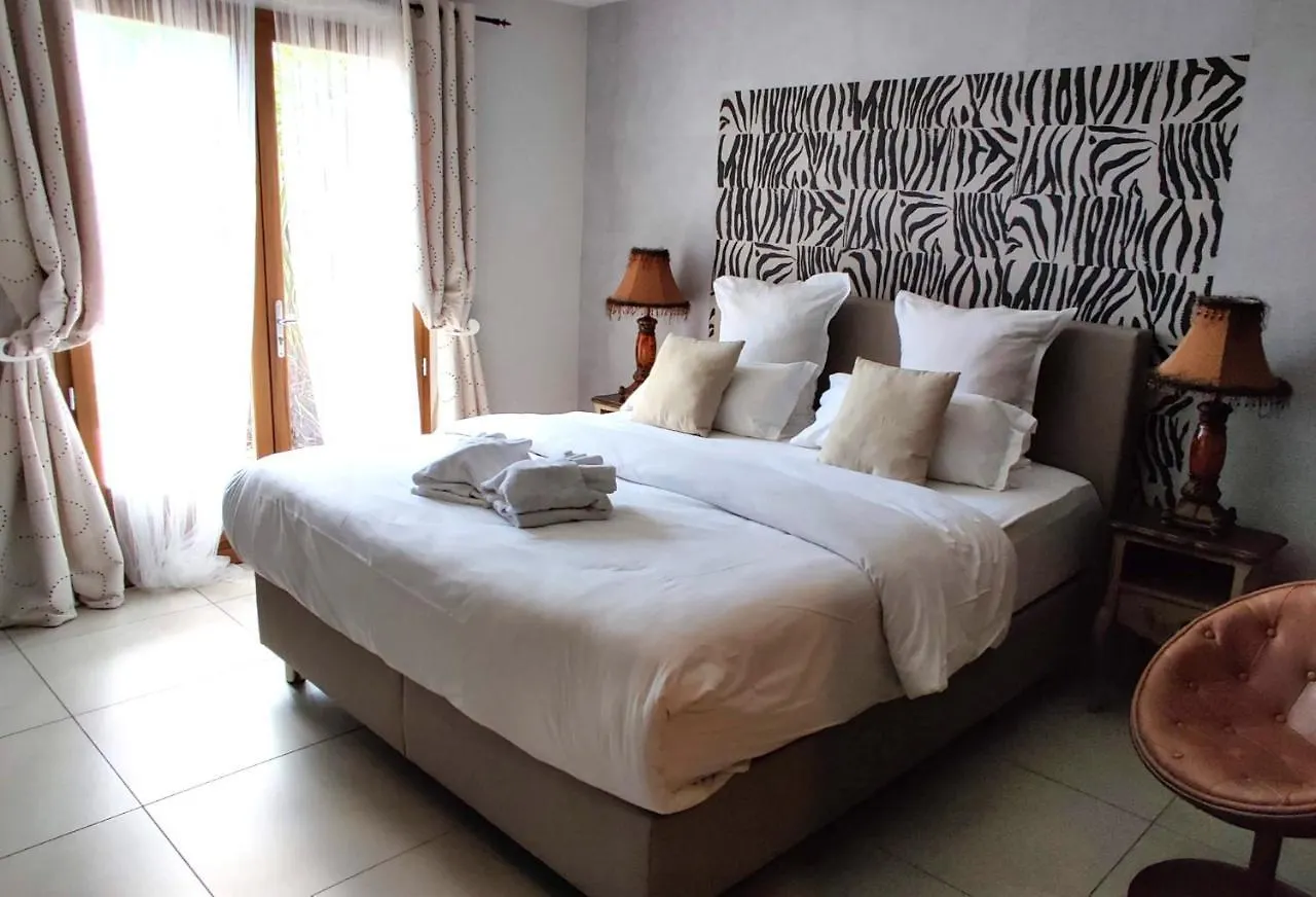 Maison Prestige Saint Tropez By Roberto Geissini Grimaud 3*,
